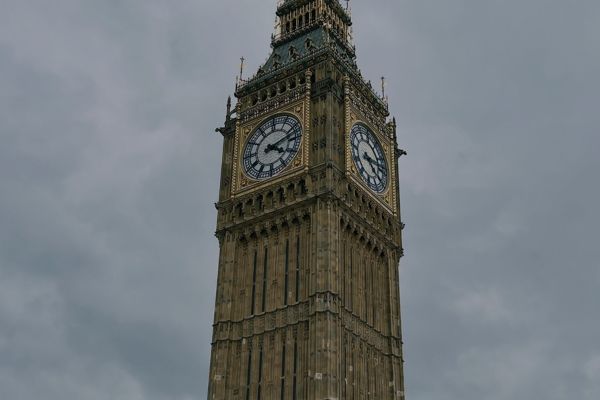 Big Ben and Houses of Parliament London — Study in UK with YFA Canada